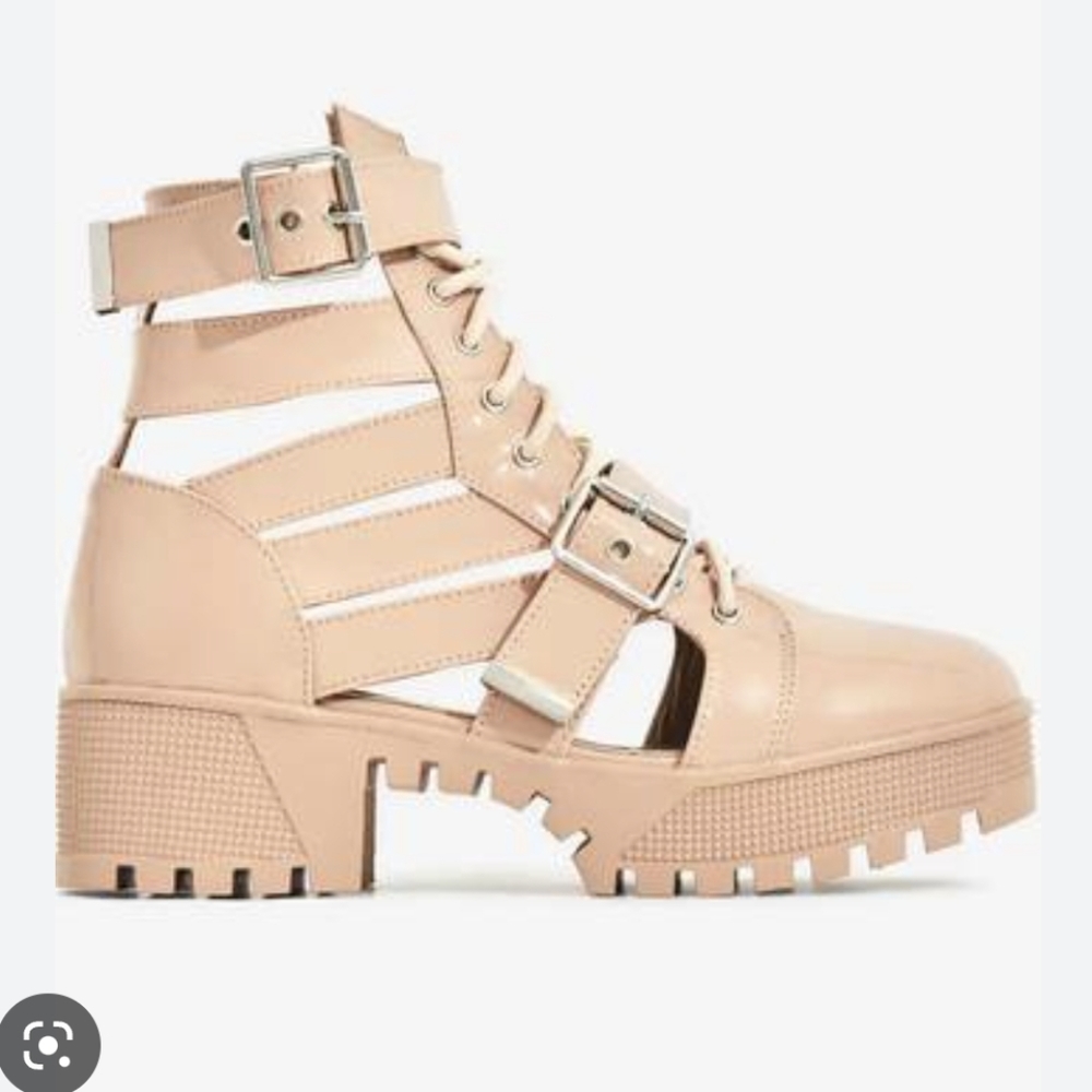 NEW Ego chunky cut out patent boot size 7
